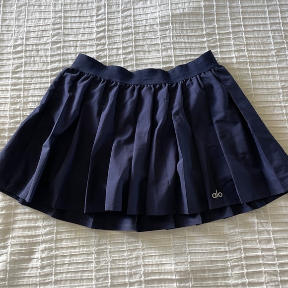 Alo Tennis Skirt Bundle - Picture 3 of 7